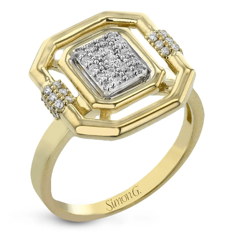 Fashion Ring In 18k Gold With Diamonds