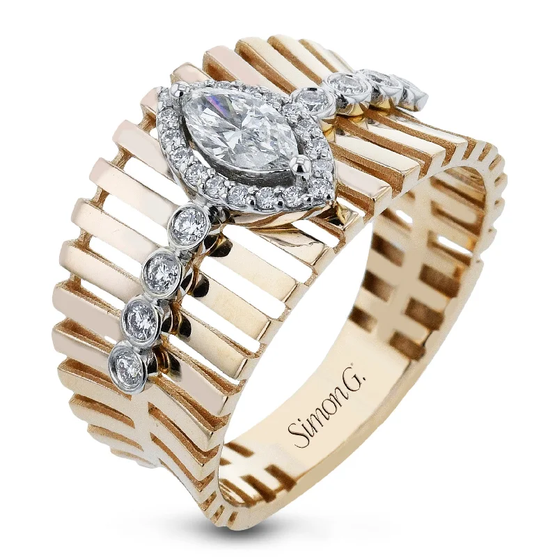 Halo Fashion Ring In 18k Gold With Diamonds