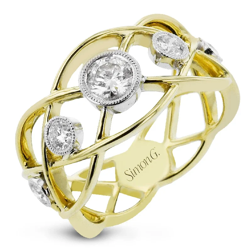 Fashion Ring In 18k Gold With Diamonds