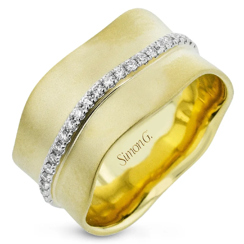 Fashion Ring In 18k Gold With Diamonds