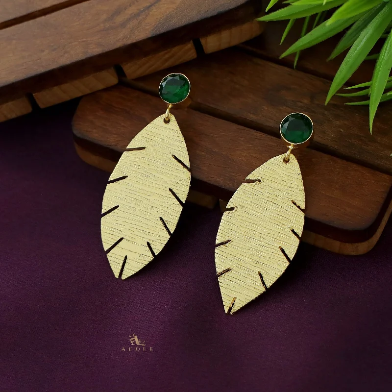 stud earrings for everyday wear -Golden Textured Leaf And Round Glossy Earring