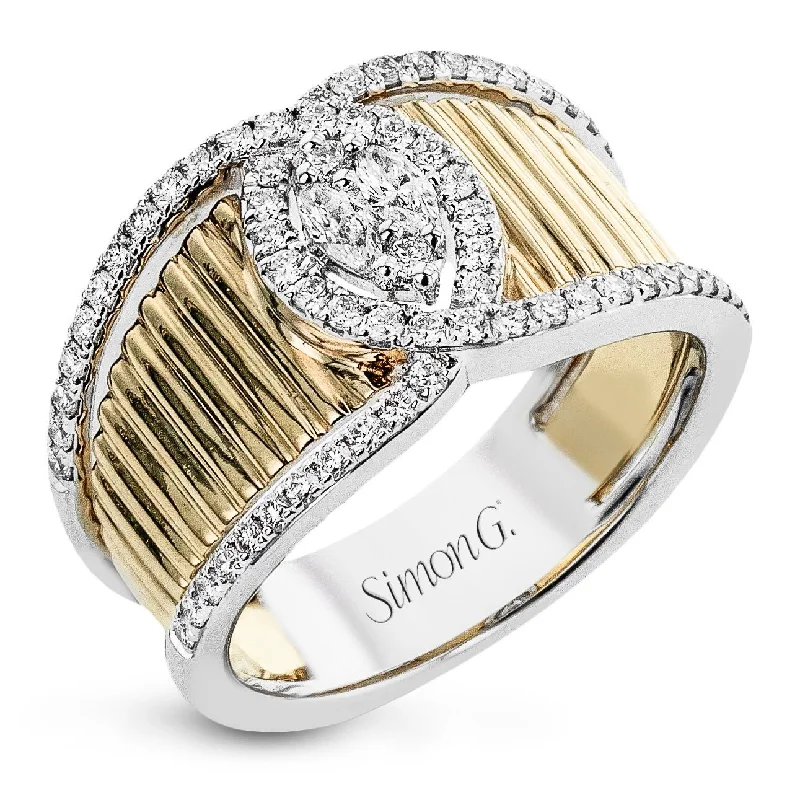 Fashion Ring in 18k Gold with Diamonds