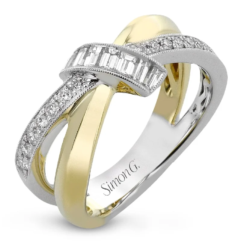 Fashion Ring In 18k Gold With Diamonds