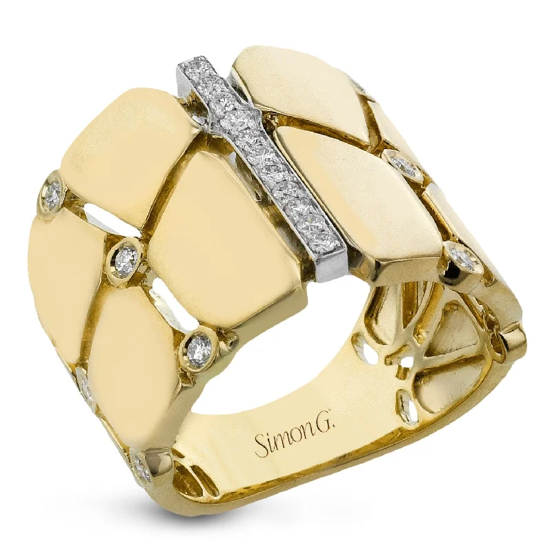 Fashion Ring In 18k Gold With Diamonds