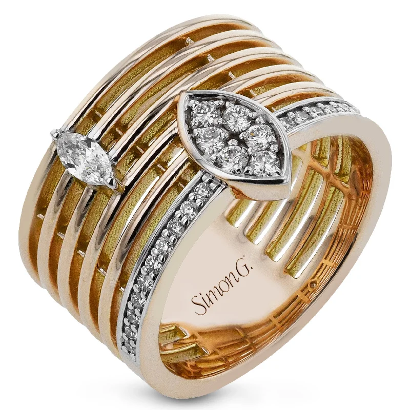 Fashion Ring In 18k Gold With Diamonds