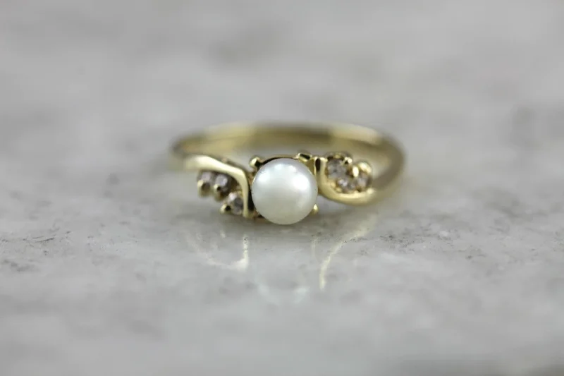 Classic & Sweet: White Pearl and Diamond Ring