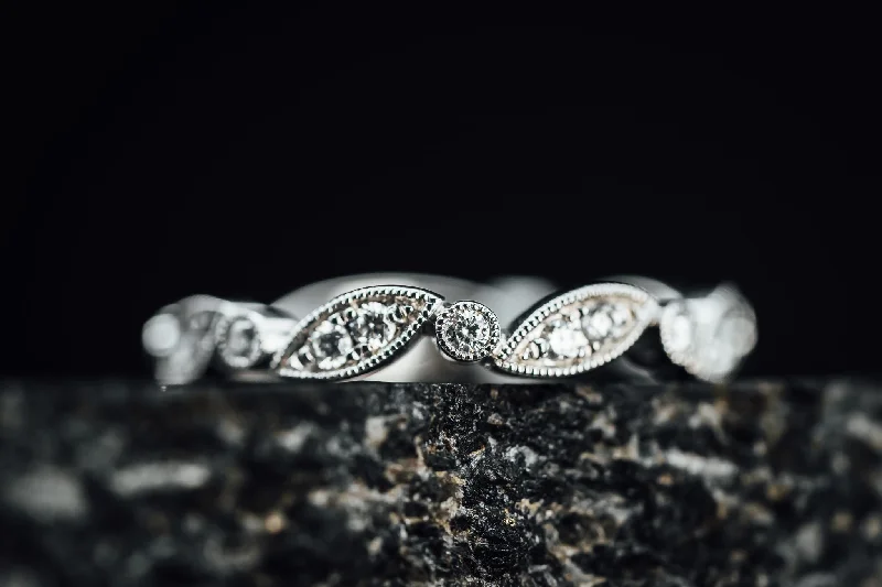 14k White Gold Diamond Wedding band