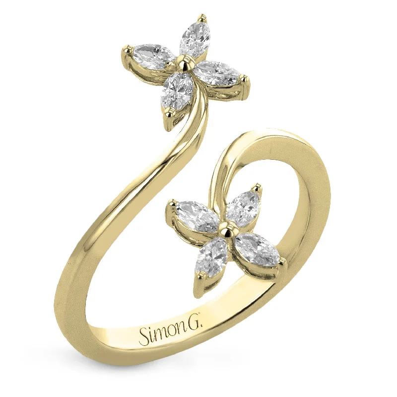 Flower Fashion Ring in 18k Gold with Diamonds