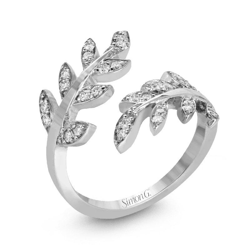 Fallen Leaves Fashion Ring In 18k Gold With Diamonds