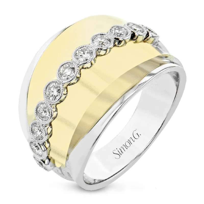 Fashion Ring In 18k Gold With Diamonds