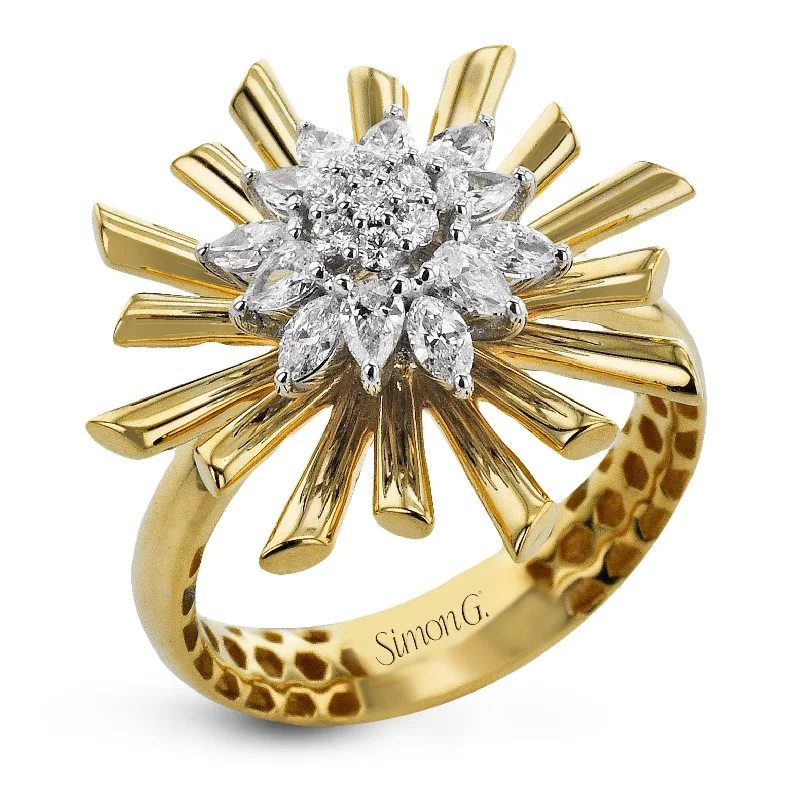 Flower Fashion Ring In 18k Gold With Diamonds